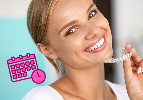Imagem ilustrando uma mulher, sorrindo com seu tratamento rapido do invisalign